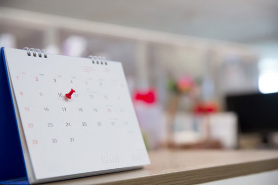 ventajas del calendario de mesa en el trabajo