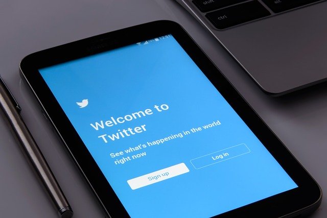 ?merece la pena comprar seguidores para Twitter?