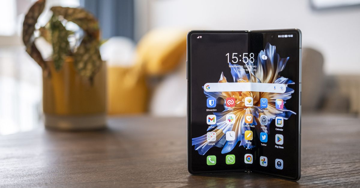 Honor's Magic VS foldable will get a global release starting at €1,599 - The Verge
